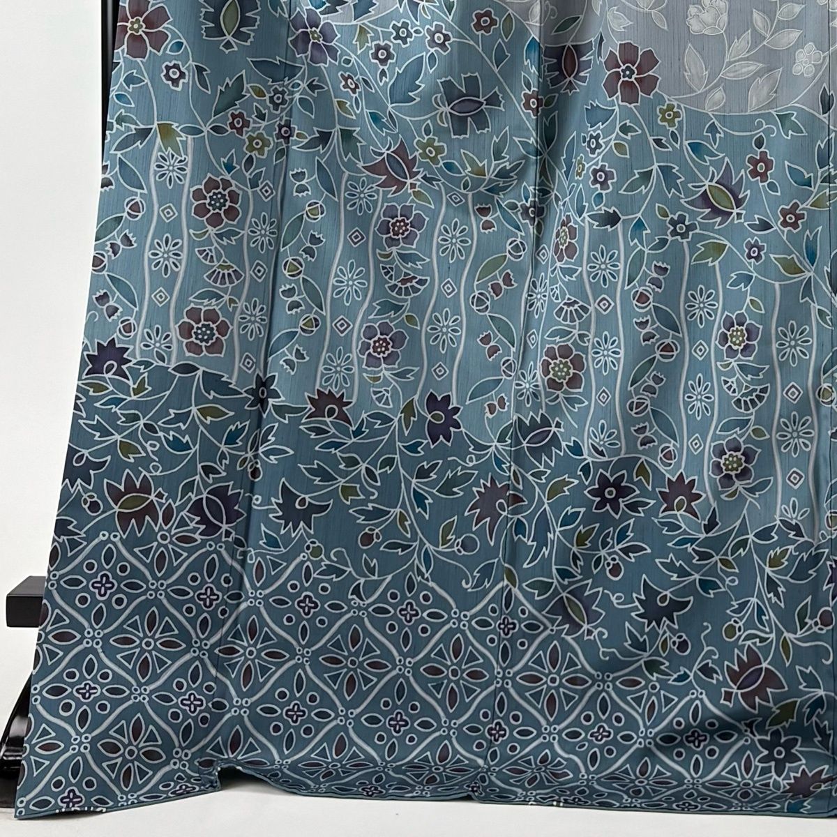 訪問着 身丈177 cm 裄丈66 M 袷 紬地 落款 草花 斜め格子 染分け 青灰色 正絹 秀品