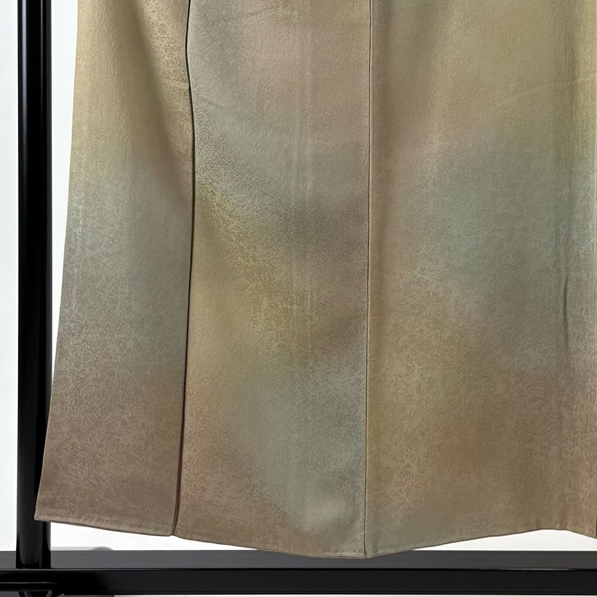 小紋 身丈154 cm 裄丈62 S 袷 落款 地紋 ぼかし柄 薄茶色 正絹 秀品 一つ紋