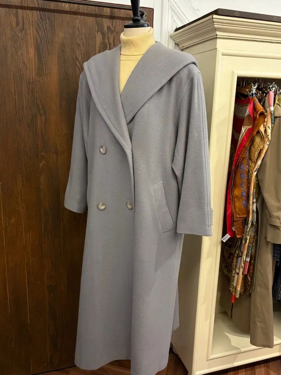 ライトブルーグレー フードコート