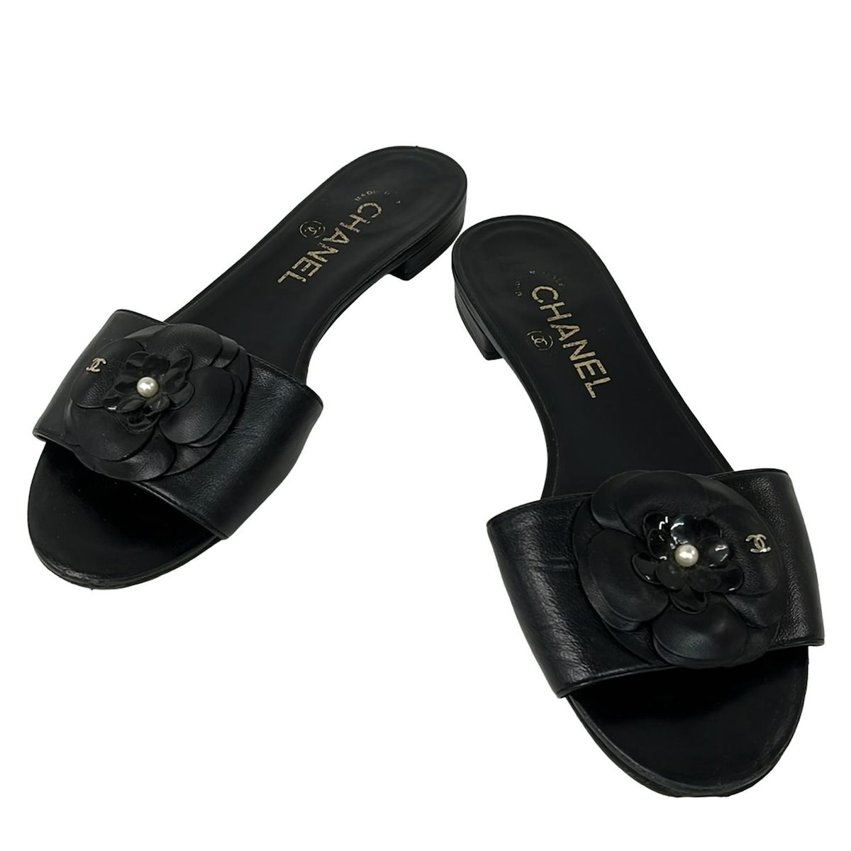 【レア】CHANEL ブラック ウッドカメリア サンダル ミュール　36 CHANEL(シャネル) ミュール 36 1/2C レディース - G32488 黒 カメリア