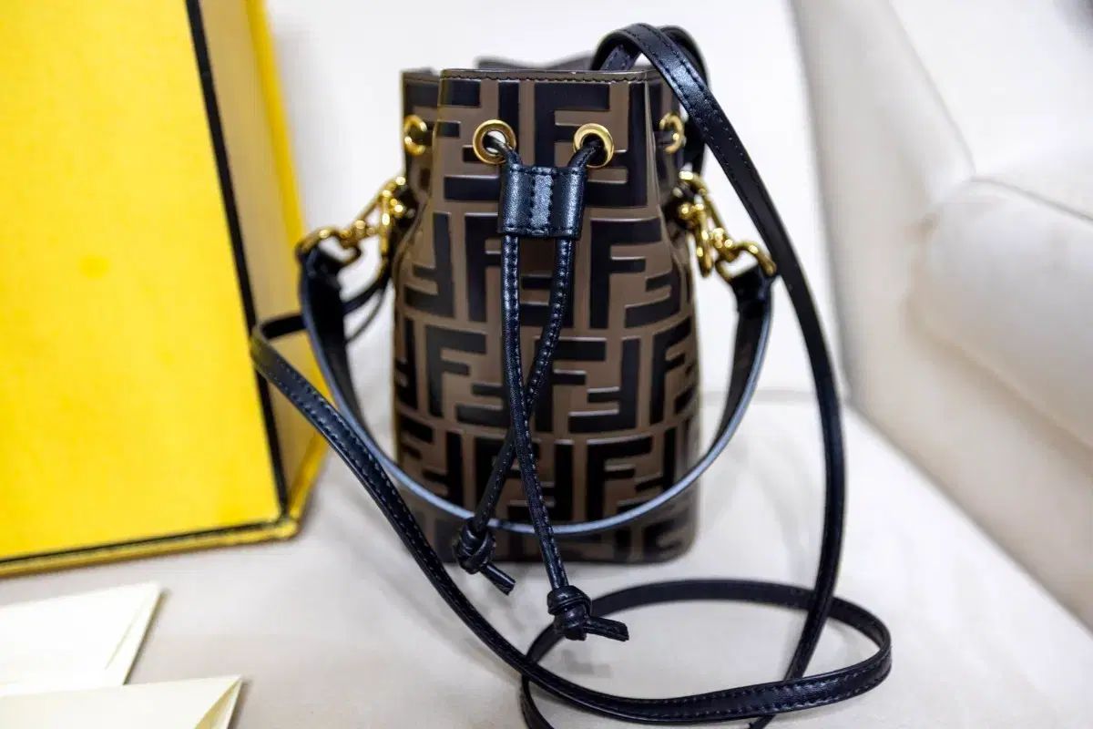 FENDI フェンディ FFモントレゾール バケットバッグ