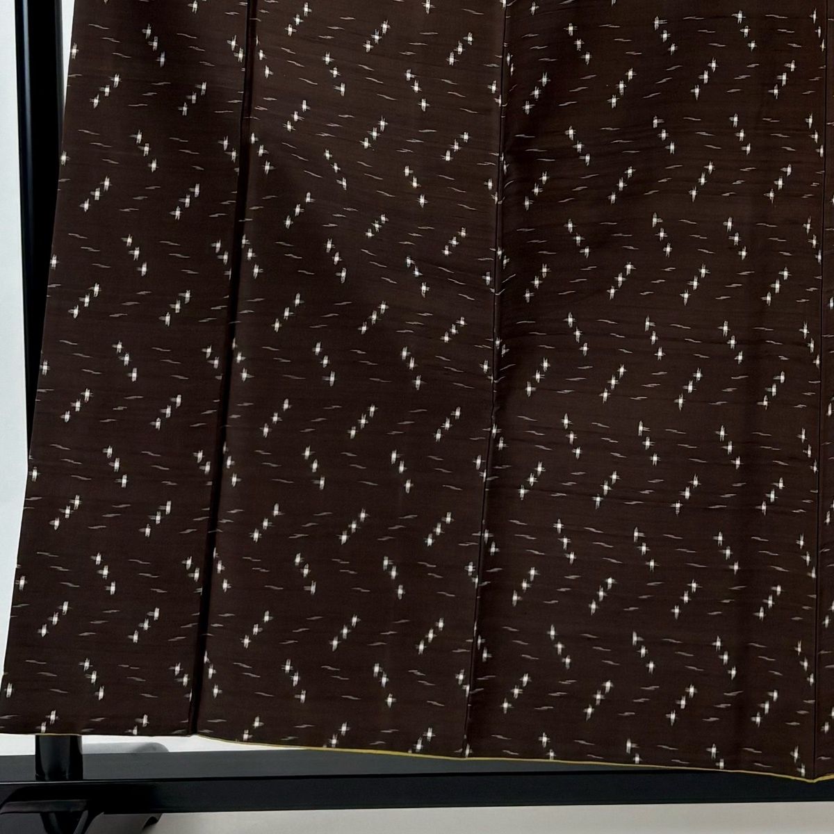 紬 身丈156 5 cm 裄丈62 S 袷 琉球かすり 証紙 十字絣 絣柄 焦茶色 正絹