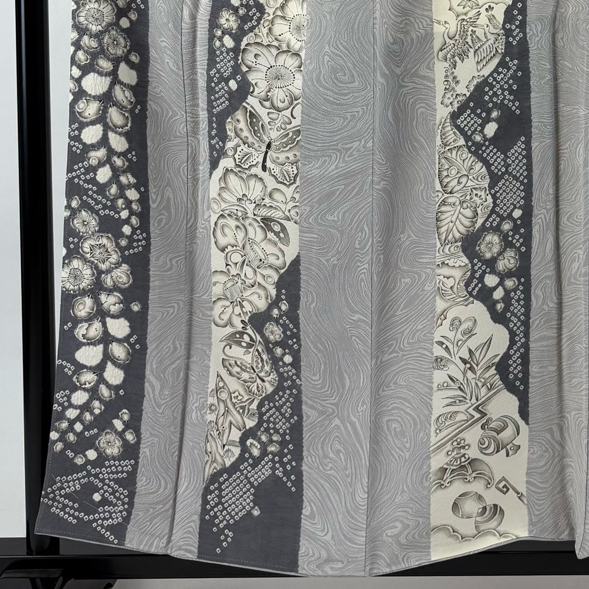 付下げ 身丈154.5 cm 裄丈64 M 袷 大脇一心 落款あり 蝶 辻が花 灰色 正絹