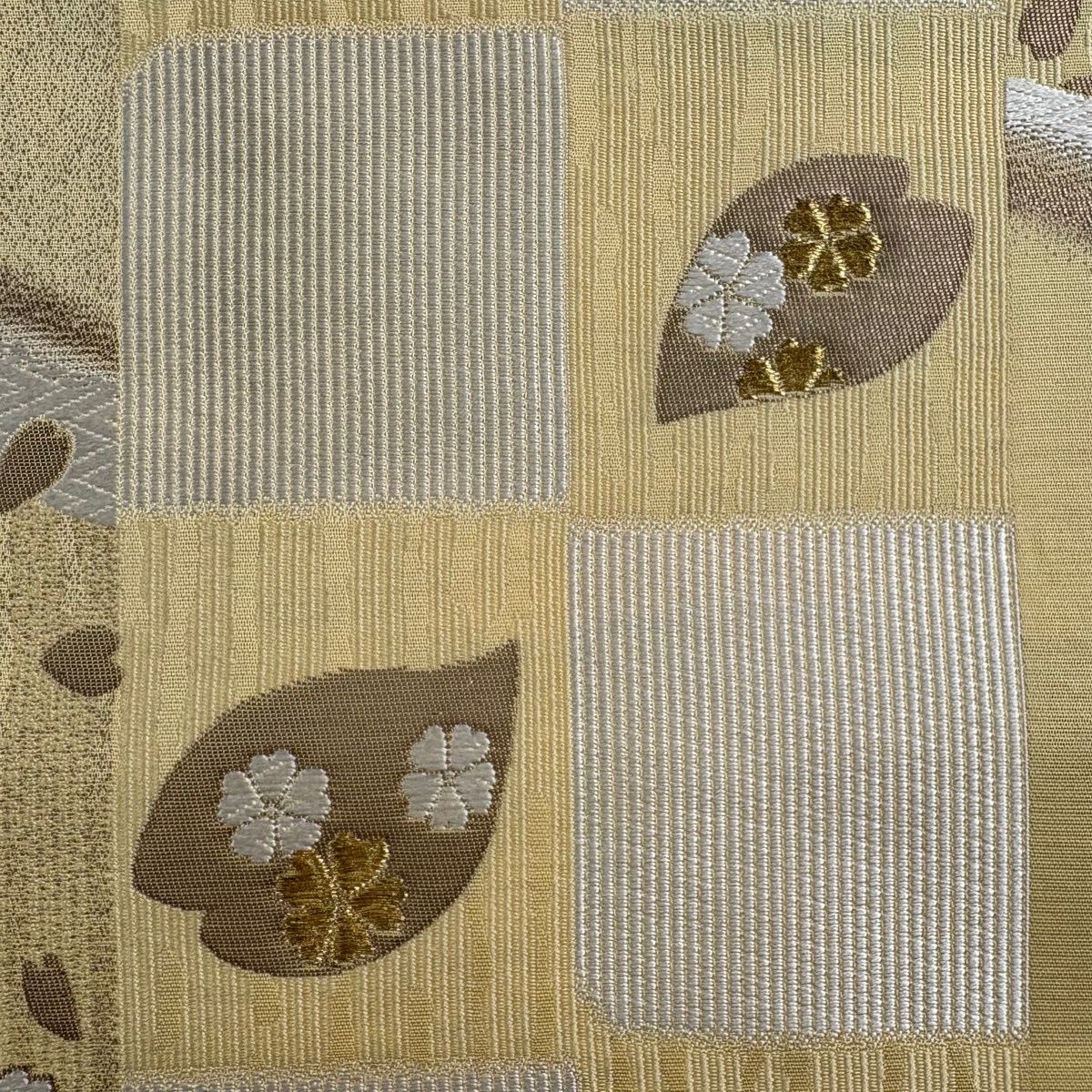 袋帯 名品 花びら 桜 刺繍 金糸 薄黄土色 六通 正絹