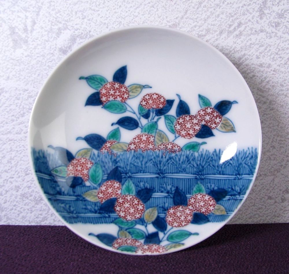 十二代今泉今右衛門 本人作 色鍋島紫陽花文高台皿 幅 12 cm 共箱 共布 26 a 005