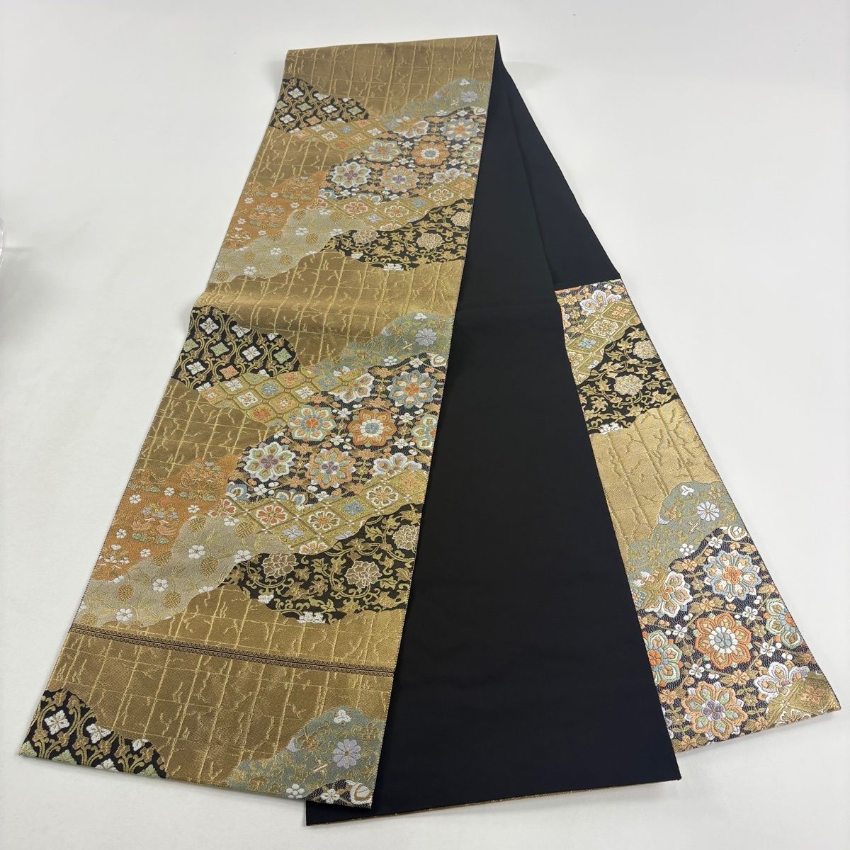 袋帯 華文 箔 金糸 秀品 美品 服部織物 六通 落款 金色 正絹 関西