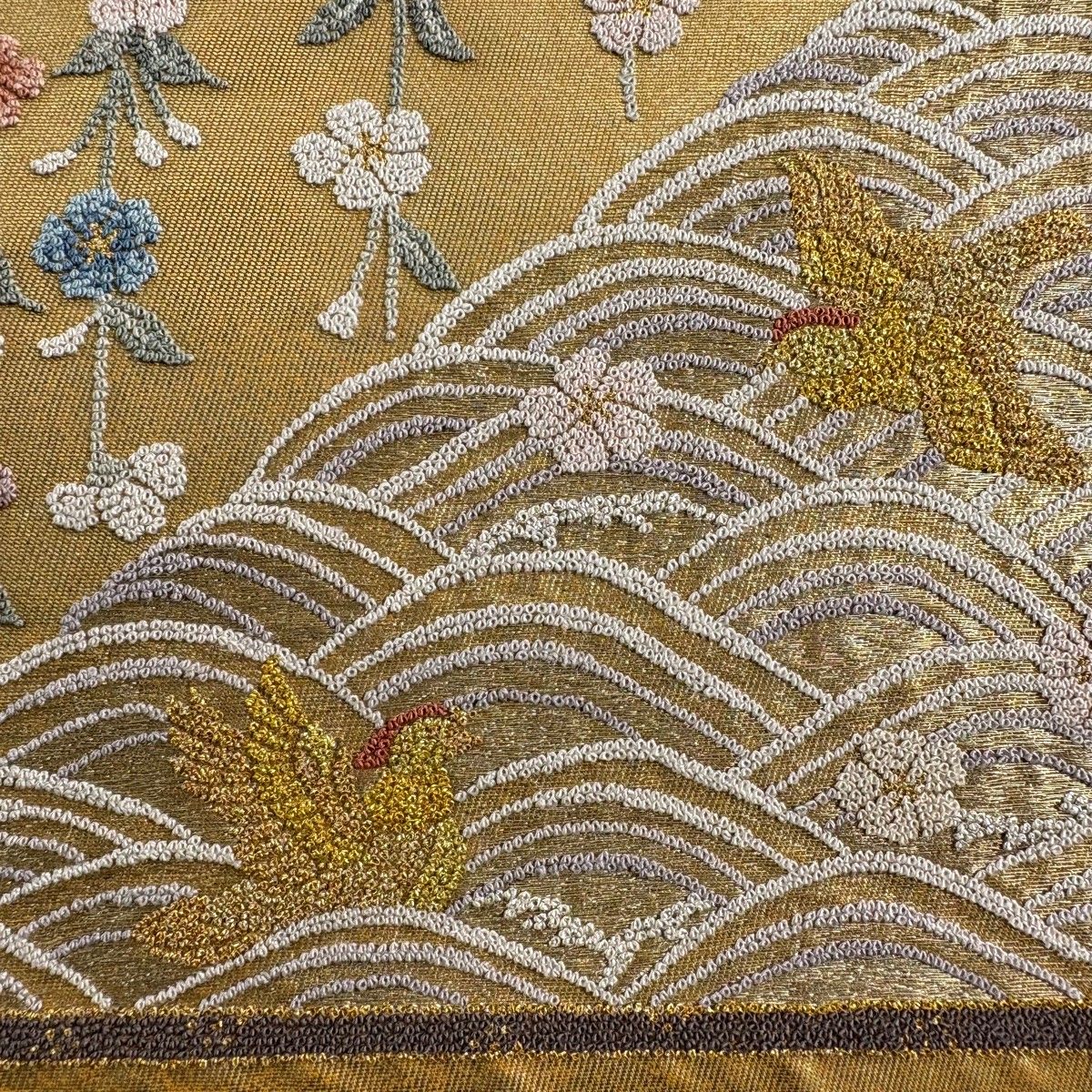 美品】 袋帯 名品 関西仕立て 枝垂れ桜 波 相良刺繍 金糸 金色 お太鼓