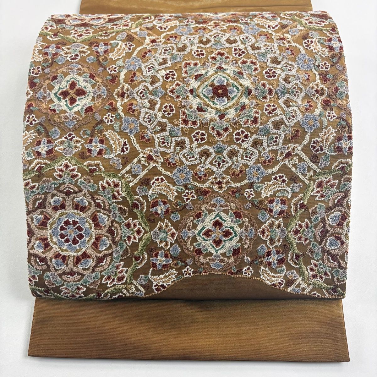 袋帯 名品 華文 草花 相良刺繍 箔 金茶 お太鼓柄 正絹