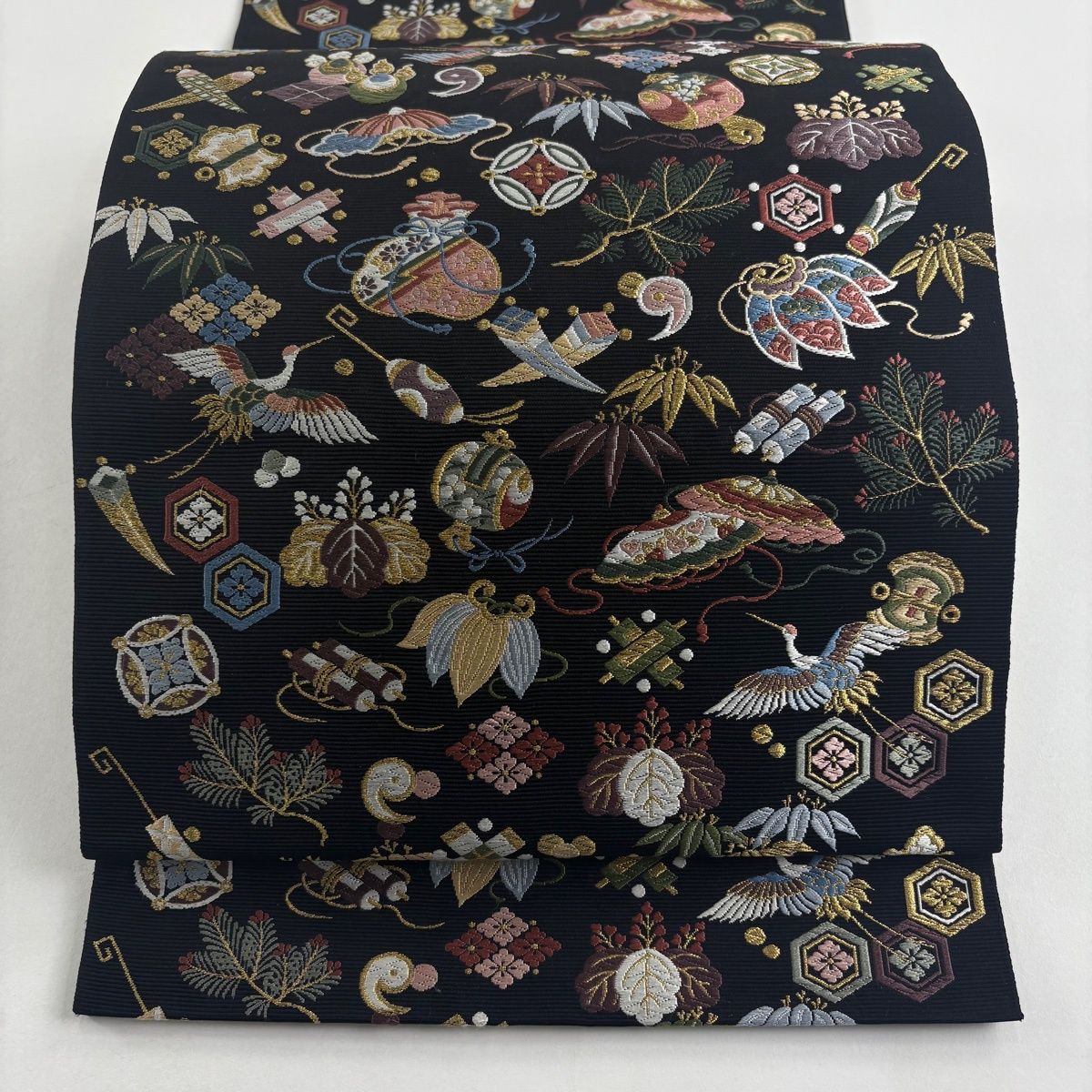 袋帯 名品 招福宝尽くし 鶴 金糸 唐織 黒 六通 正絹