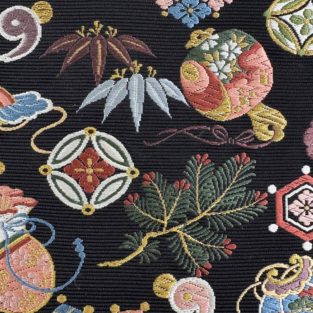 袋帯 名品 招福宝尽くし 鶴 金糸 唐織 黒 六通 正絹