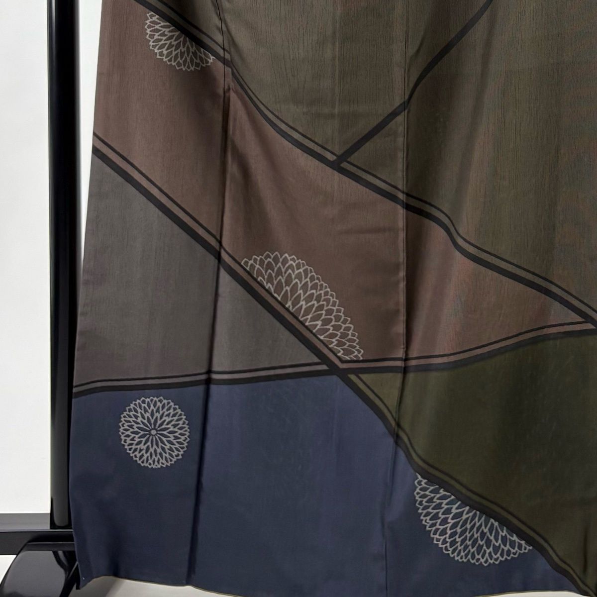 訪問着 身丈165 cm 裄丈68 5 L 袷 紬地 青山みとも 菊 幾何学模様 茶緑色 正絹 名品