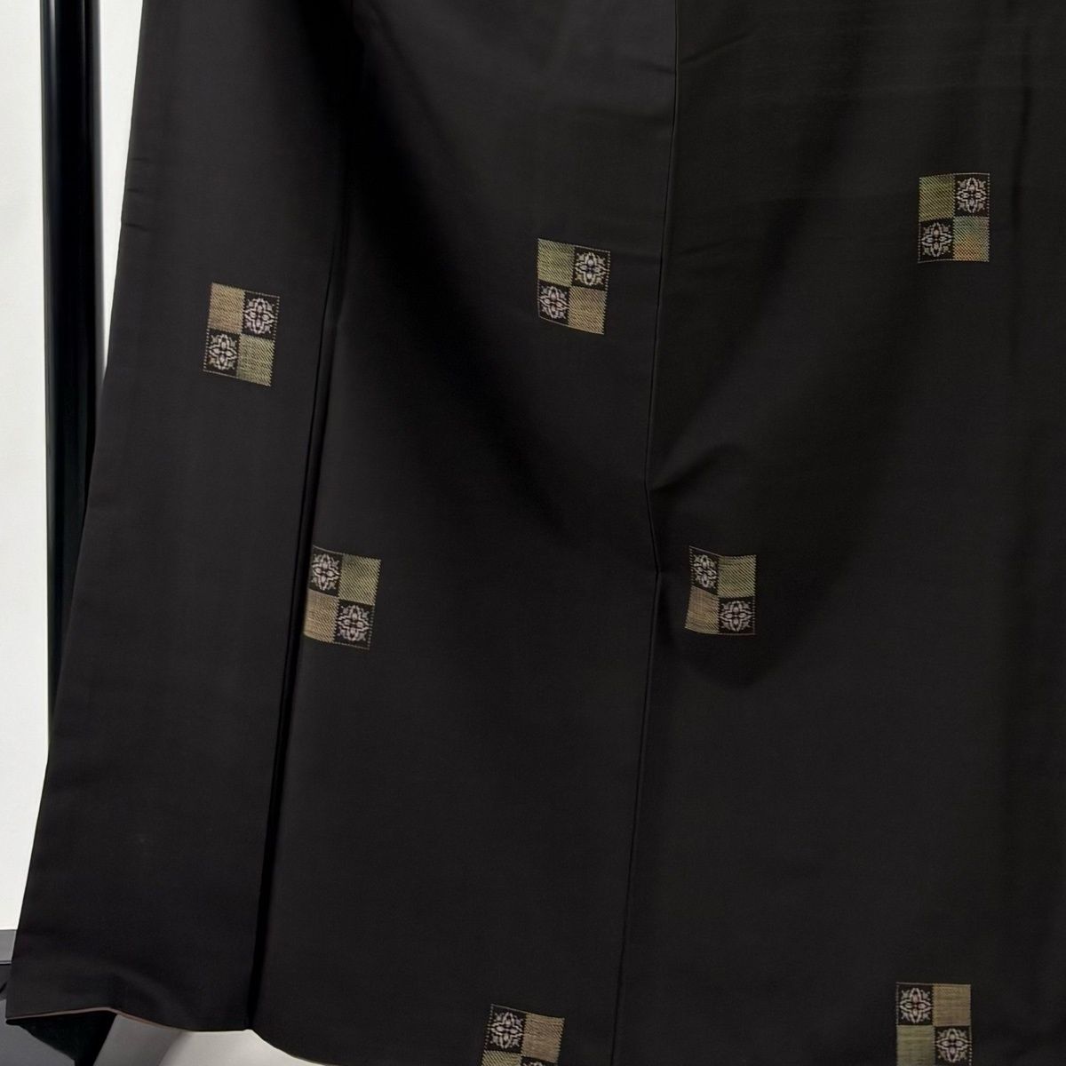 大島紬 身丈167 cm 裄丈66 M 袷 純泥染 証紙 華文 幾何学 焦茶色 正絹 名品