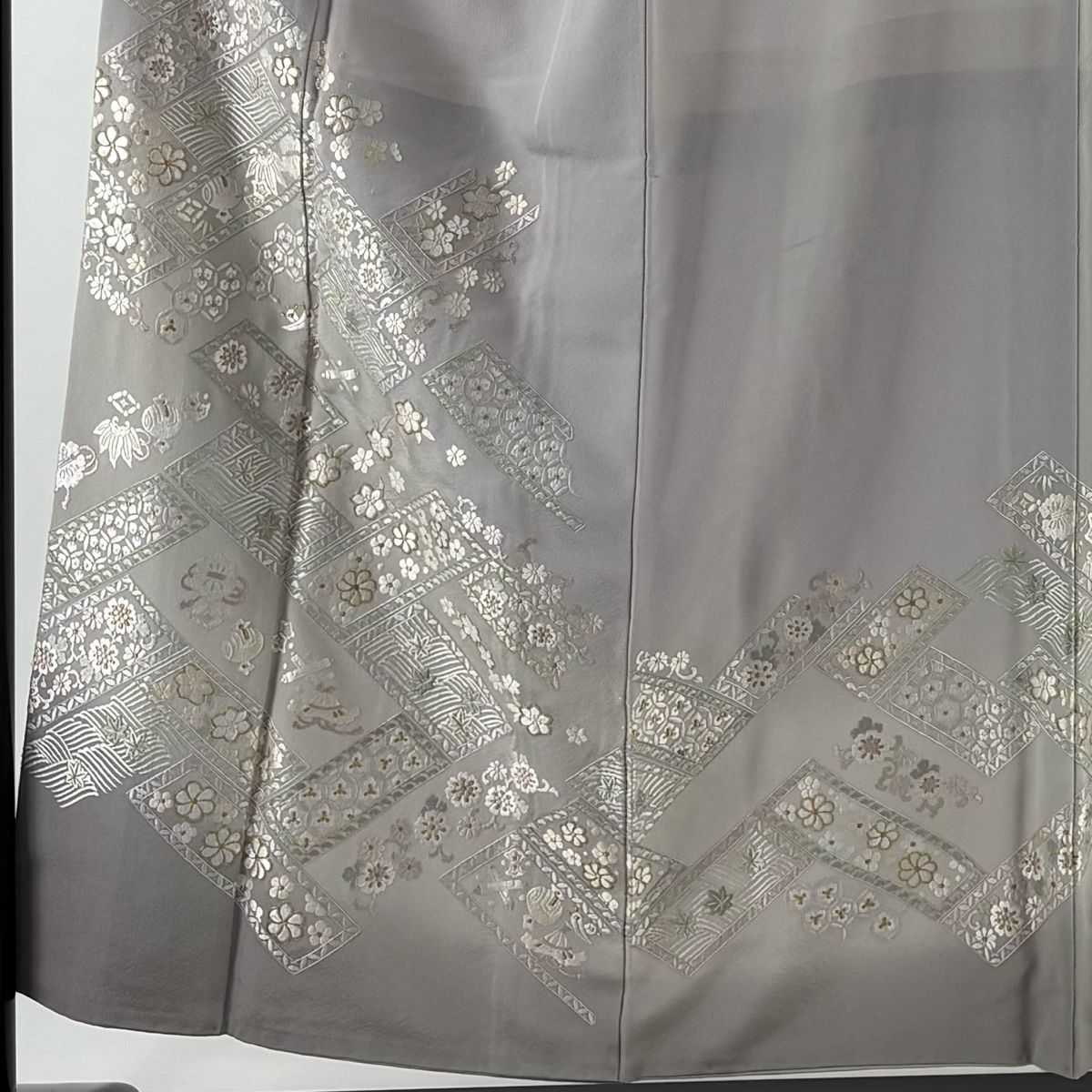 色留袖 身丈155 cm 裄丈64 M 袷 宝尽くし 草花 刺繍 金糸 薄紫 正絹 名品 一つ紋