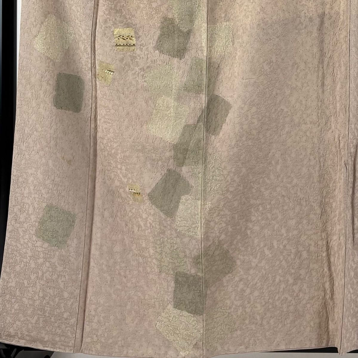 付下げ 身丈161 cm 裄丈66 M 袷 破れ色紙 葉柄 金糸 刺繍 ピンクベージュ 正絹 名品