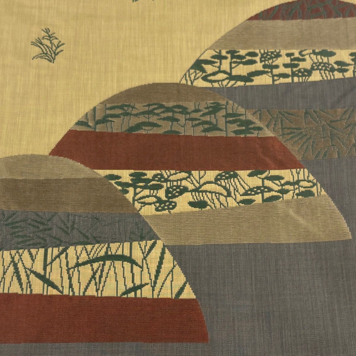 袋帯 木屋太 落款 山なみ 草花 ベージュ 六通 正絹