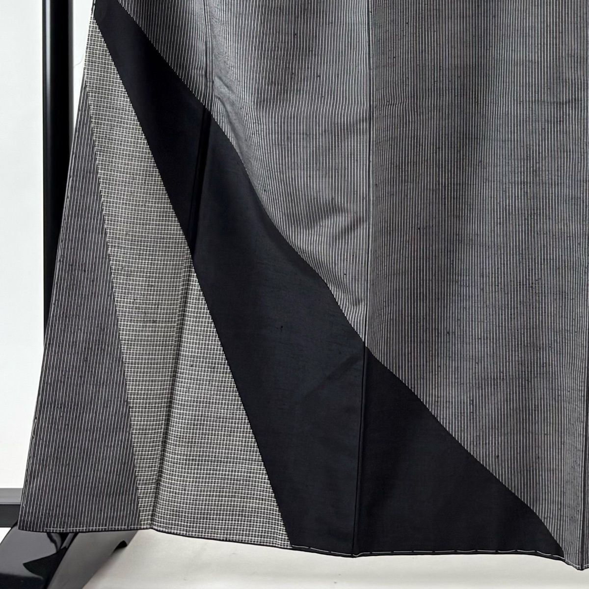 付下げ 身丈162.5 cm 裄丈66 M 袷 袋帯セット 塩沢紬地 塩沢絣 証紙 縦縞 格子 黒 正絹 名品