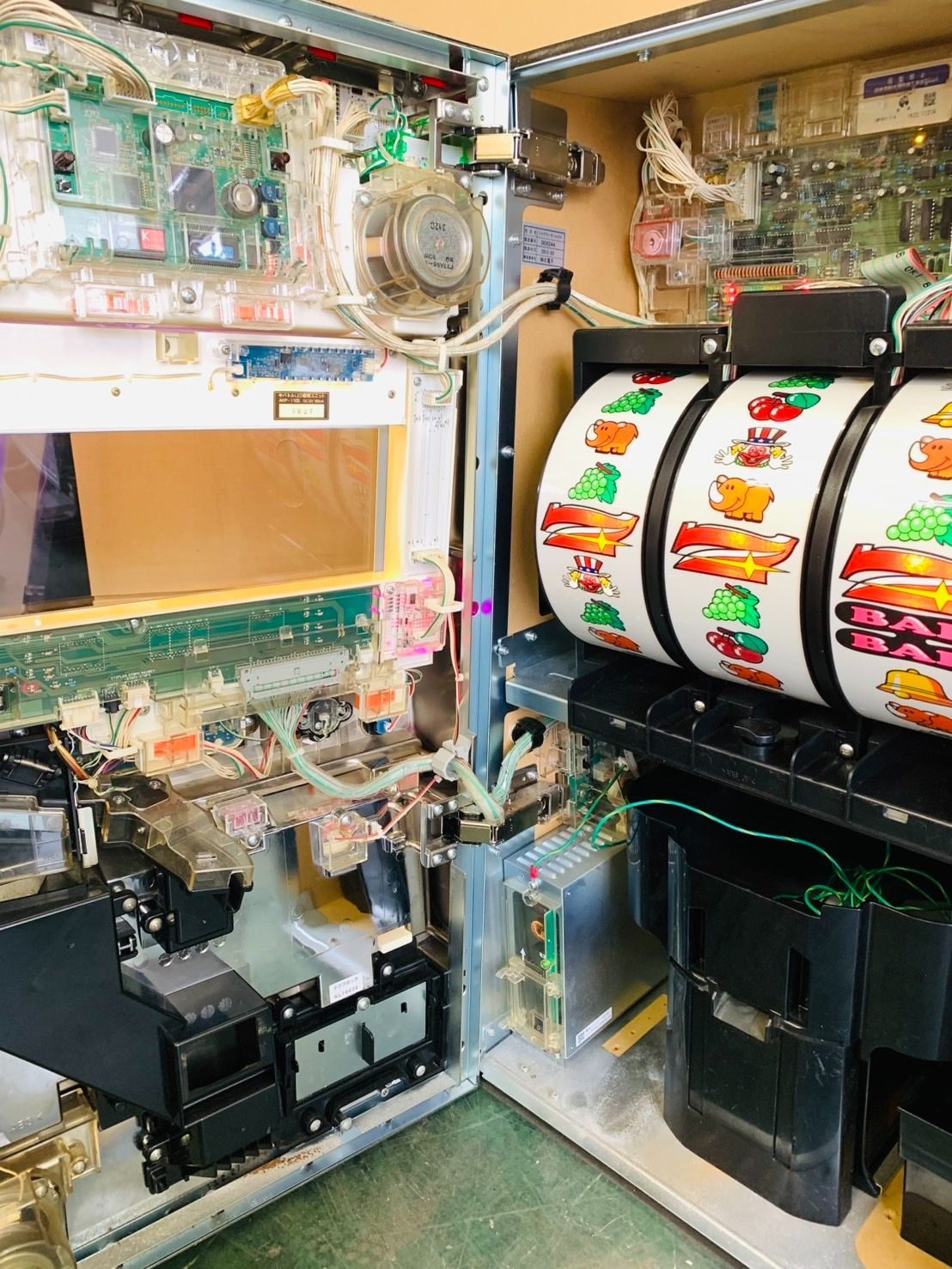 コイン不要機付き