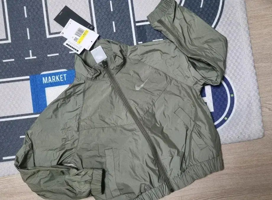 新品 NIKE ジュニア ウーブン ジケット sサイズ