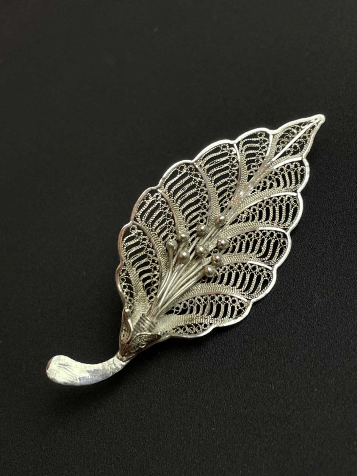ヴィンテージ 銀細工（フィリグリー）リーフモチーフ ブローチ - メルカリ