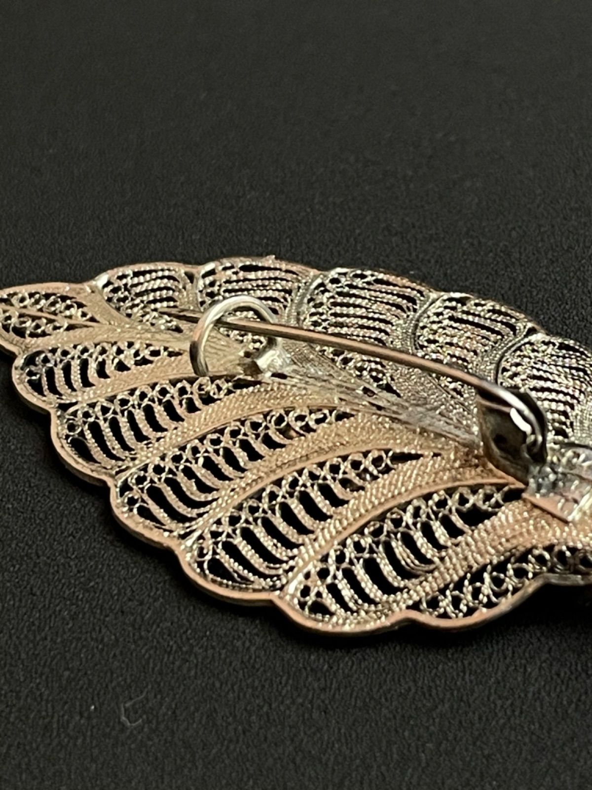 ヴィンテージ 銀細工（フィリグリー）リーフモチーフ ブローチ - メルカリ