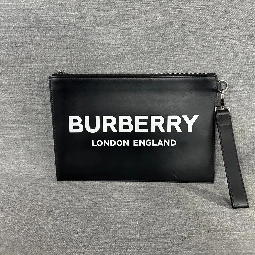 Burberry バーバリー ロゴ プリント ストラップ クラッチバッグ| |状態最良