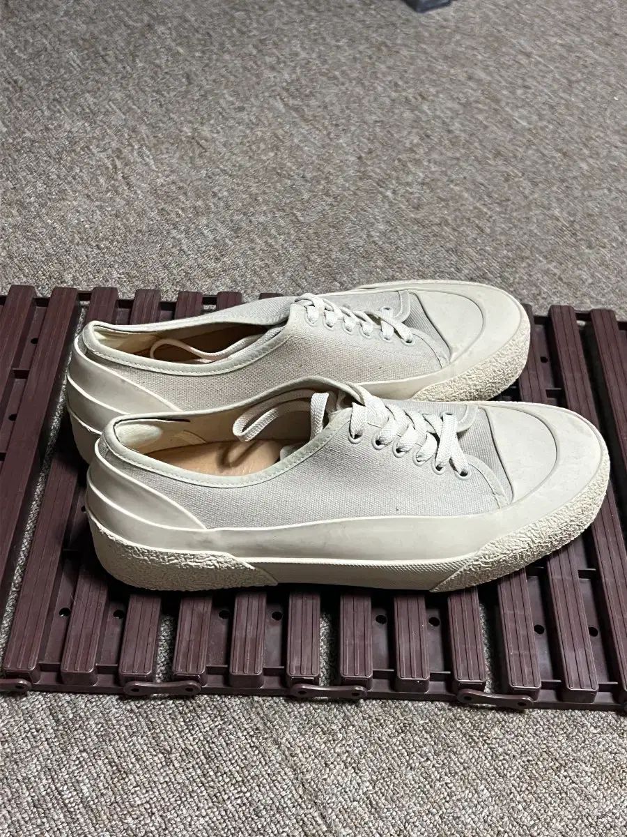 ニコルソン スニーカー