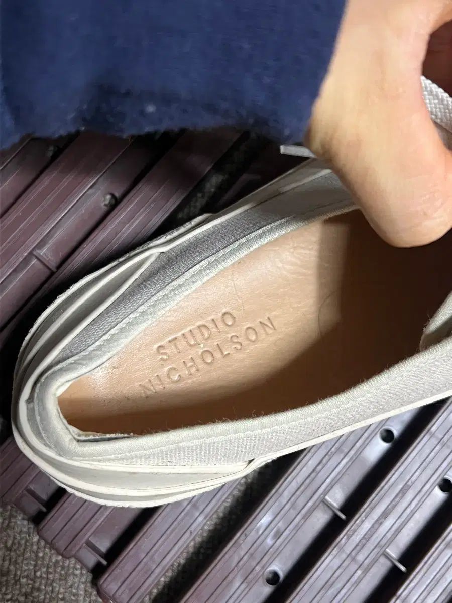 ニコルソン スニーカー