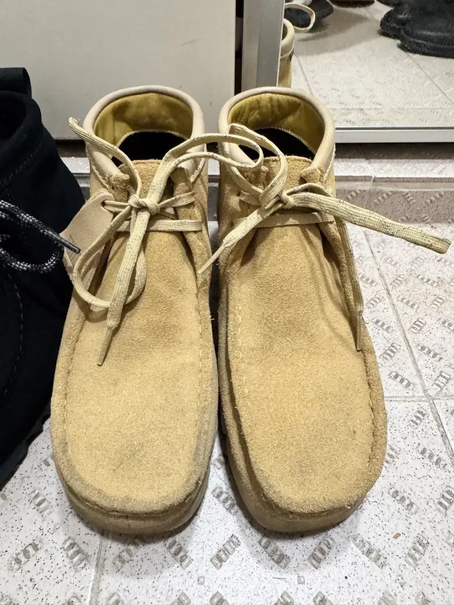 クラークス ワラビー ブーツ gtx