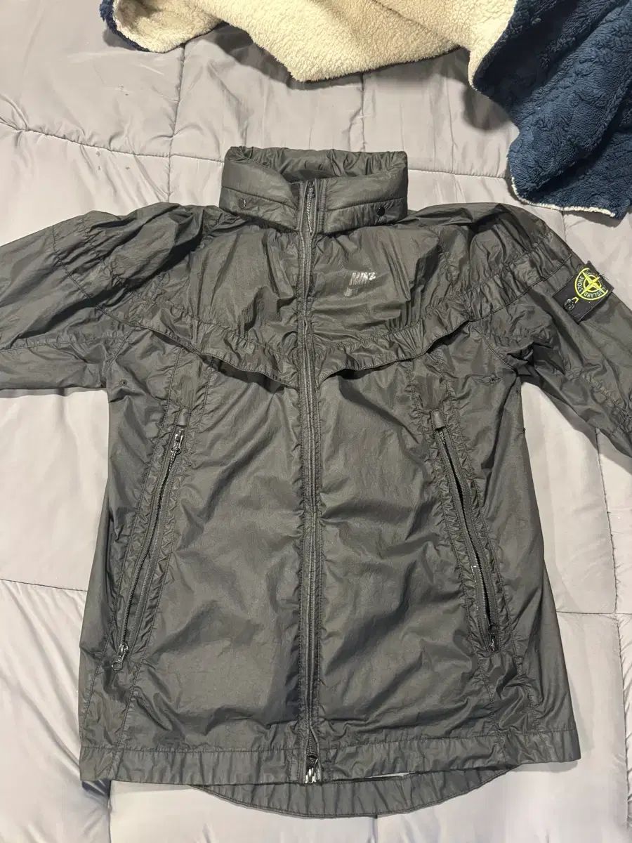 S NIKE ストーン コラボ ウィンドブレーカー