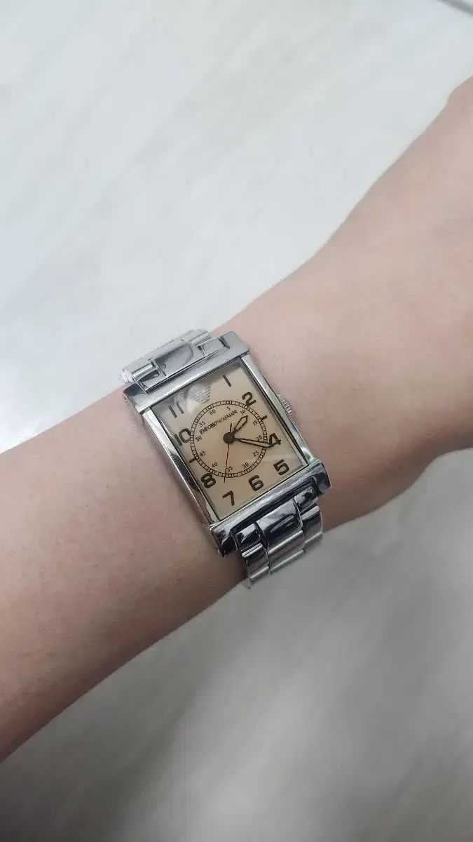 アルマーニ レディース シルバー メタル 時計