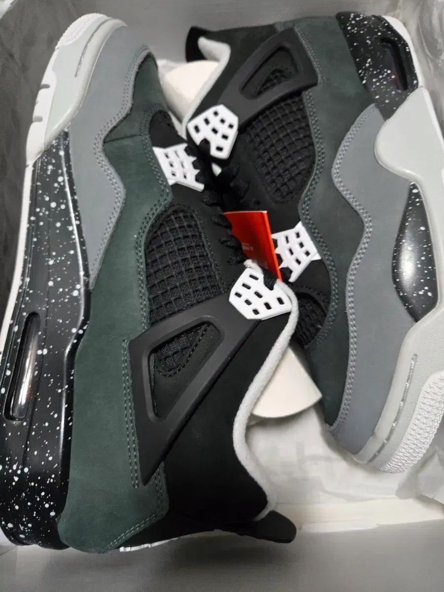 280 ジョーダン 4 フィアーパック 2025