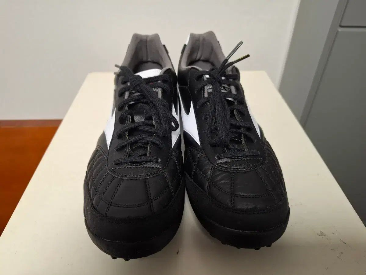 ミズノ モレリア サラ JAPAN TF ブラック 265