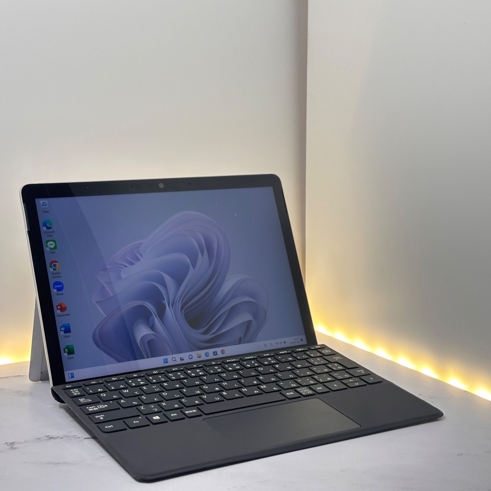 BT◎ Surface Go 3 P-6500 Y|4 GB|64 GB