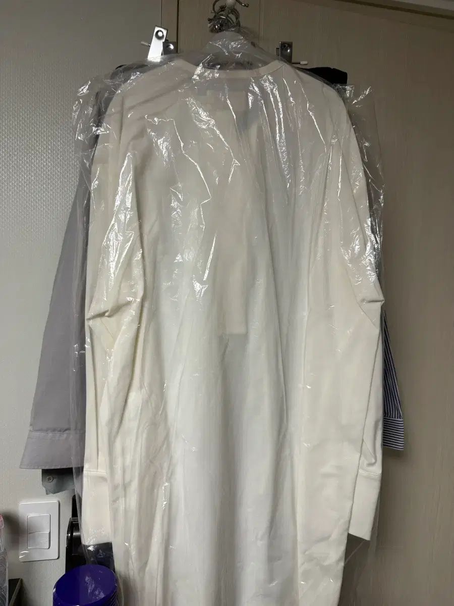  LOW CLASSIC アイボリー シャーリング ネック ONE PIECE 長袖 七分袖 ひざ丈ワンピース