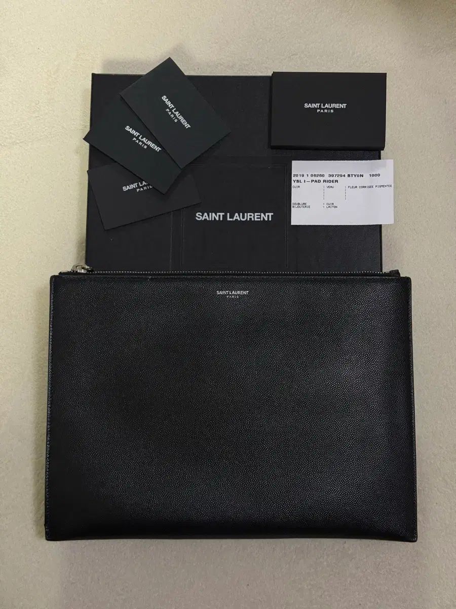 Saint Laurent サンローラン シルバーロゴ クラッチバッグ