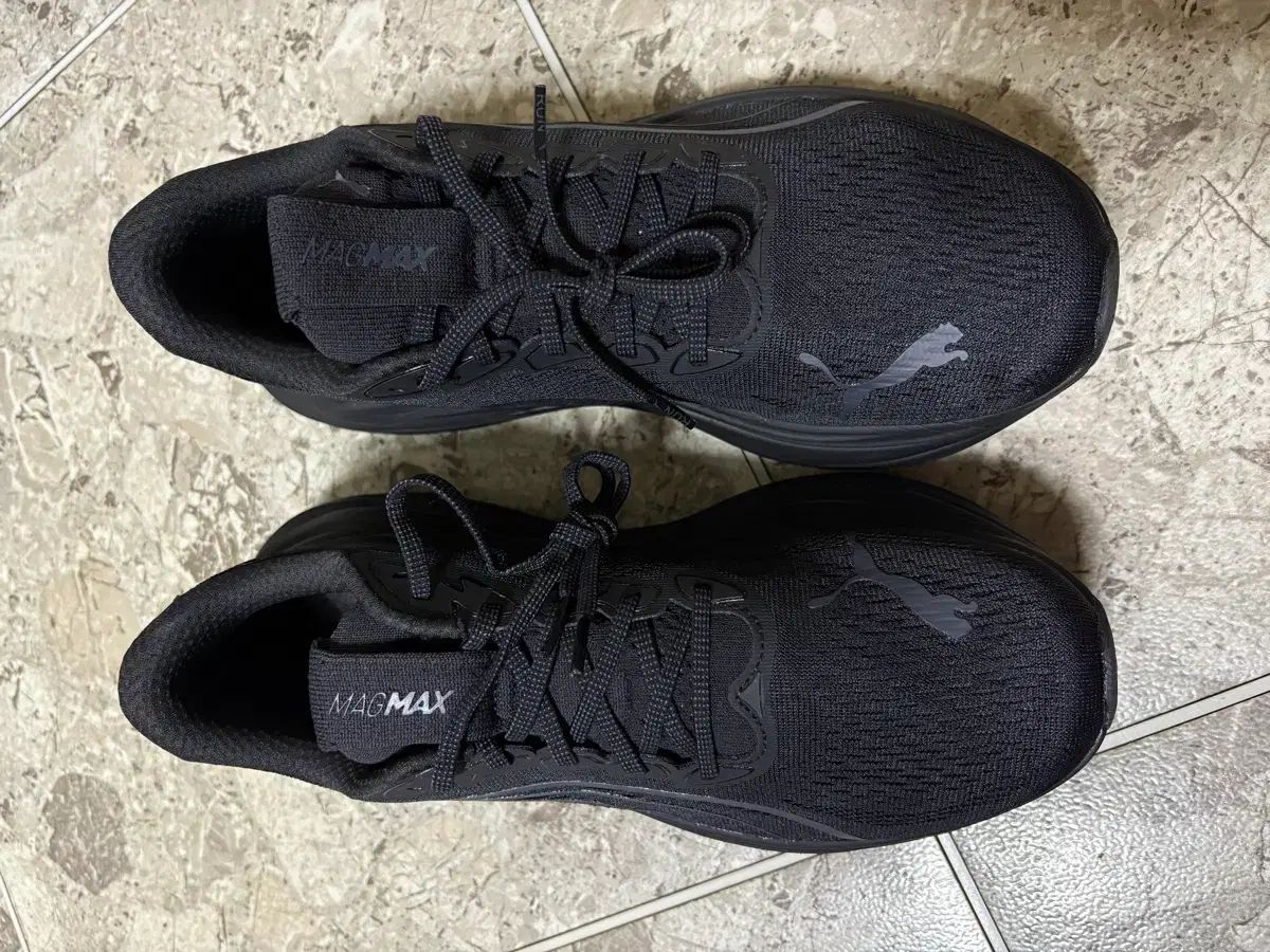 級 PUMA マグマックス ニトロ ランニングシューズ 275