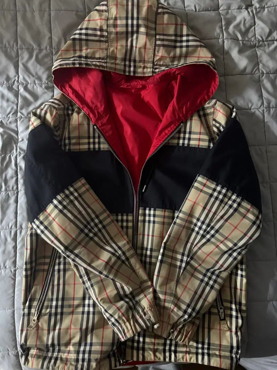 バーバリー リバーシブル ウィンドブレーカー