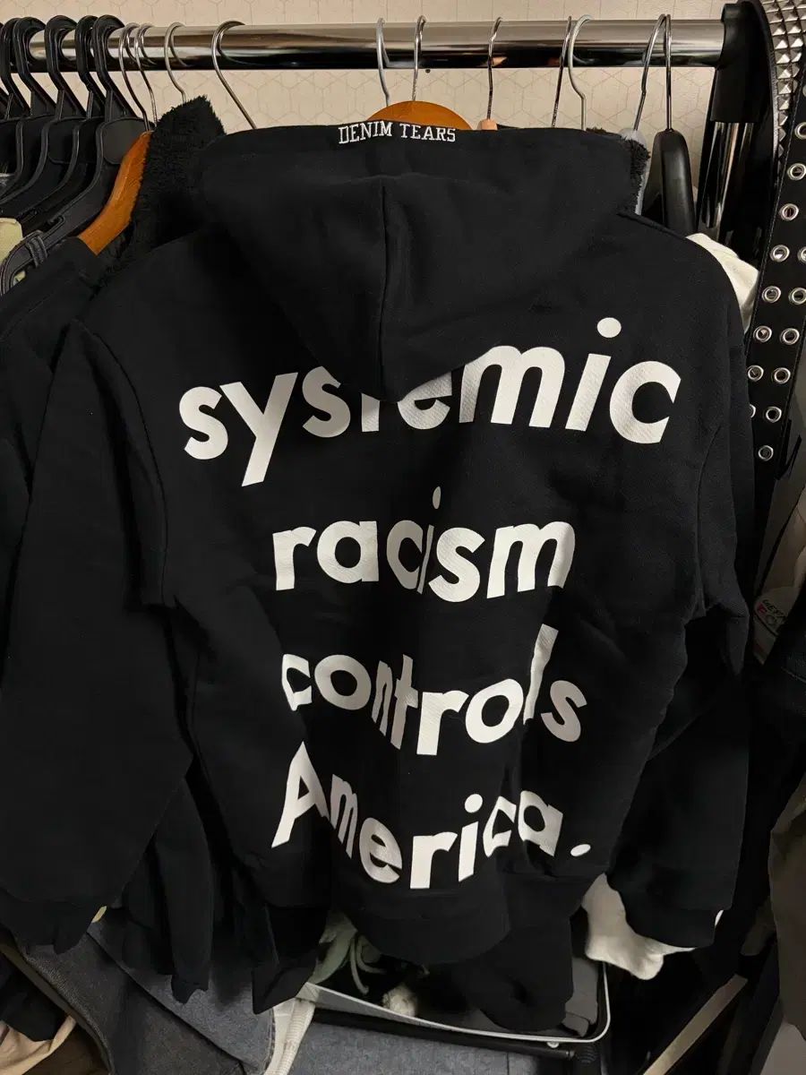 DENIM TEARS デニムティアーズ racism フードTシャツ