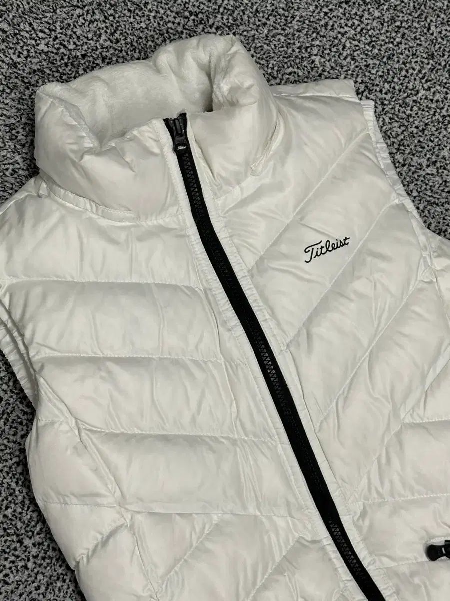 ゴルフ レディース タイトリスト ダウン ジャケット ベスト◾️ホワイト タイトリスト(Titleist) 正規品 / レディース 85サイズ / ゴルフ 白