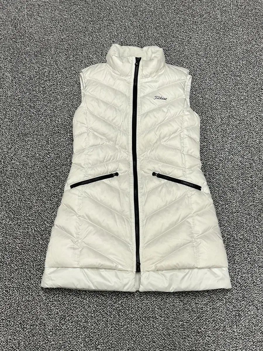 ゴルフ レディース タイトリスト ダウン ジャケット ベスト◾️ホワイト タイトリスト(Titleist) 正規品 / レディース 85サイズ / ゴルフ 白