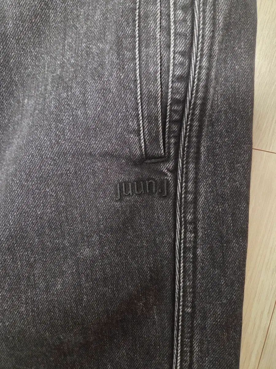 ブラックデニム