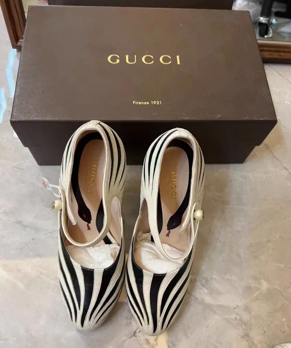 グッチ ストライプ メリージェーン 靴 スネーク プリント 36 モデル