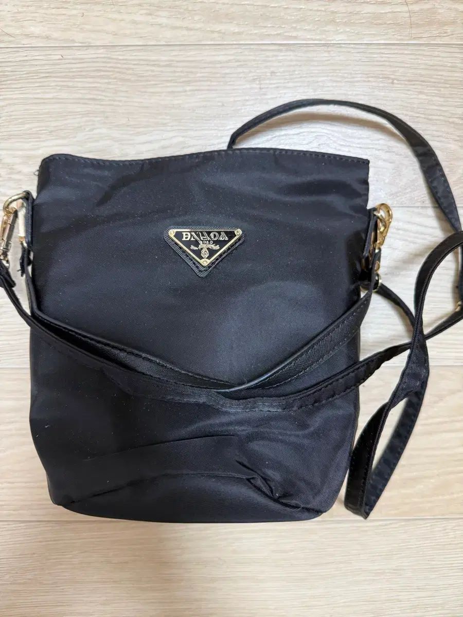 프 クロスバック しっかり素材ポーチ