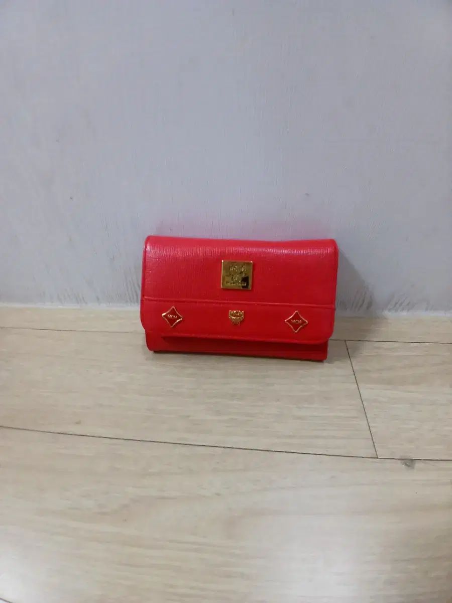 MCM レッド 二つ折り財布 カードウォレット レディース 中財布