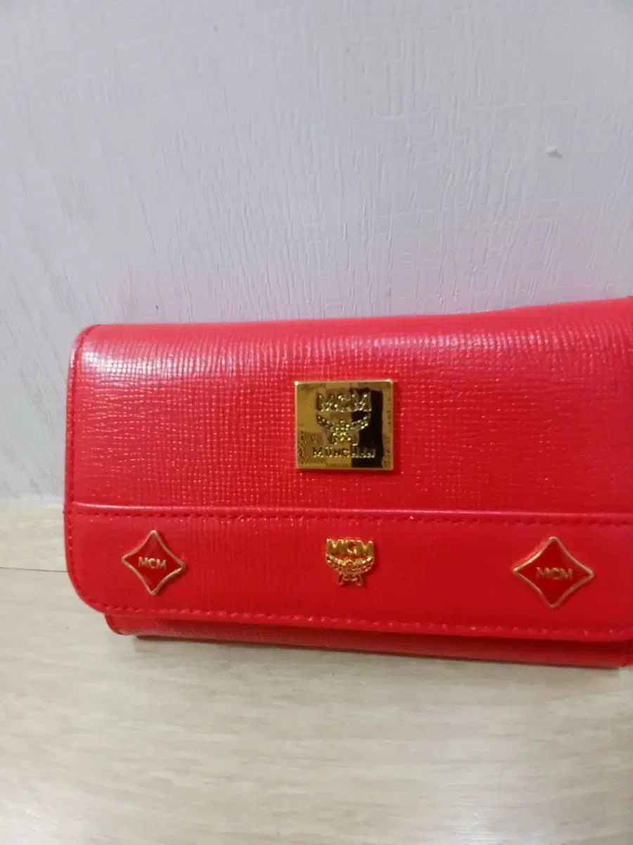 MCM レッド 二つ折り財布 カードウォレット レディース 中財布