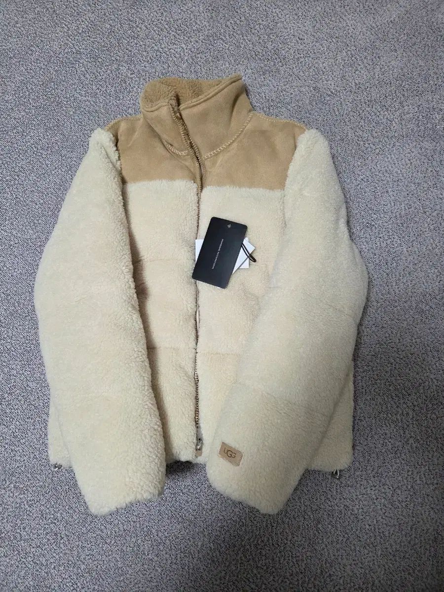 UGG パファージャケット Mサイズ