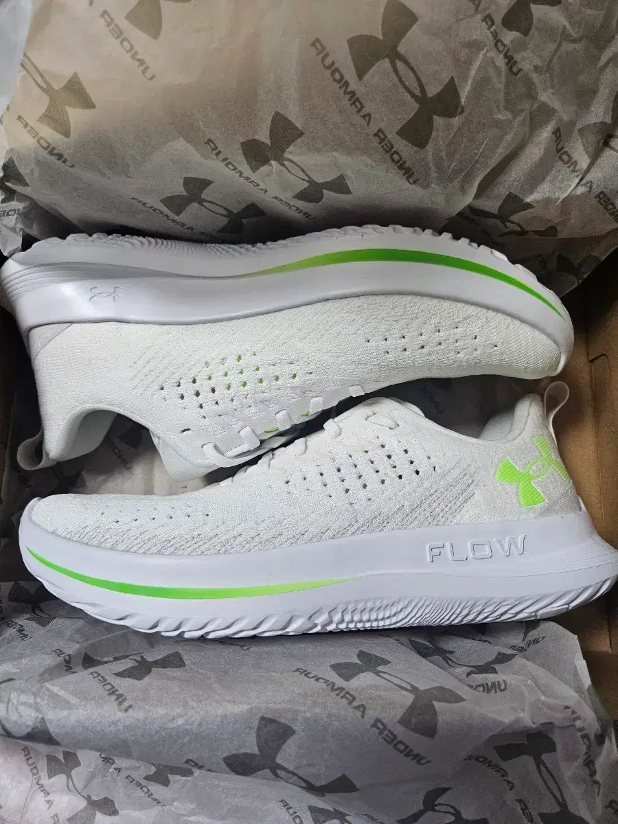 UNDER ARMOUR アンダーアーマー ベロシティ4 ランニングシューズ み