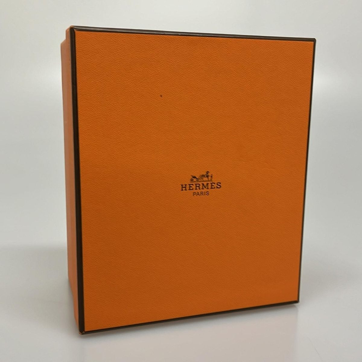 レッド×アイボリー