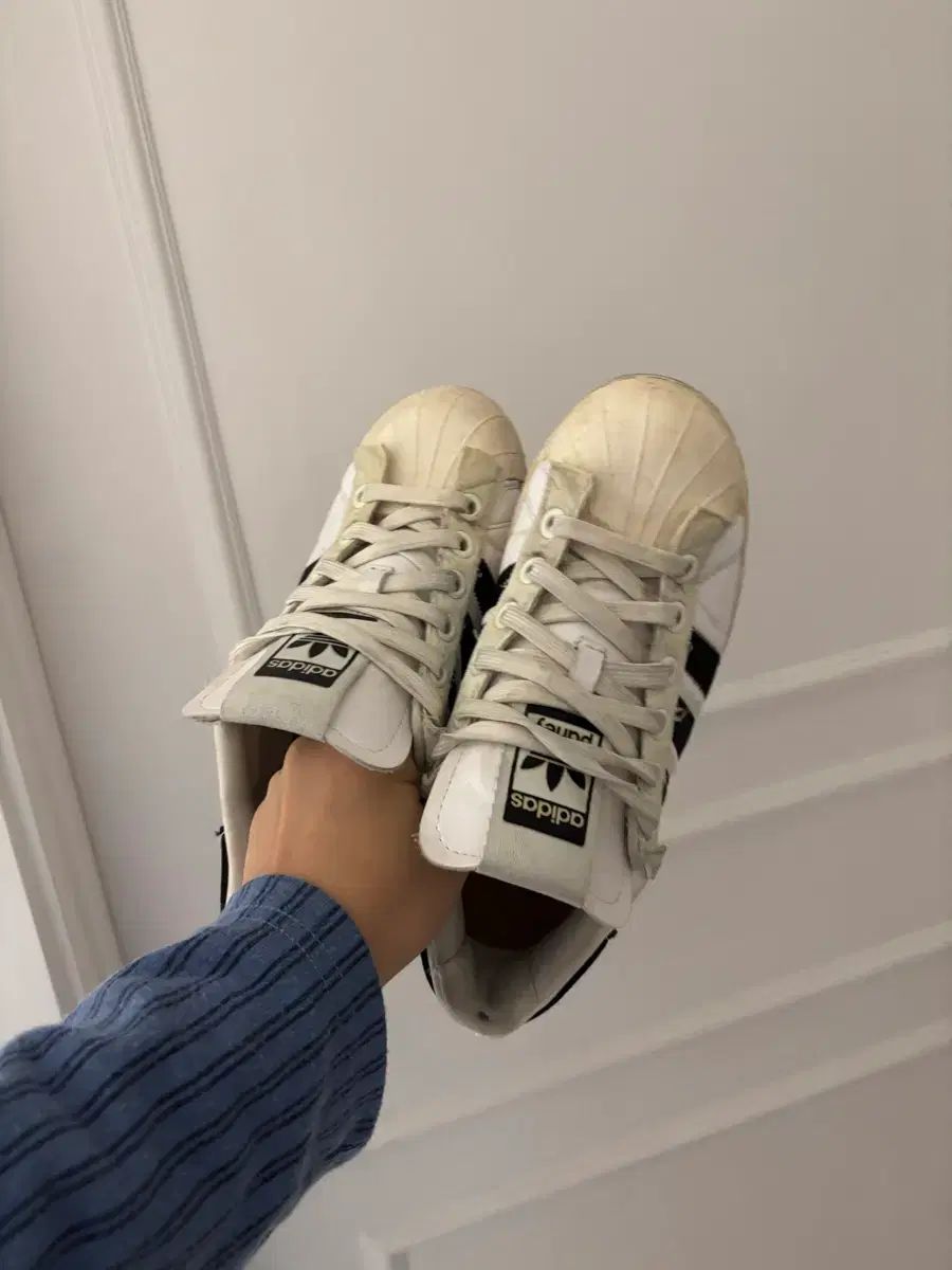 アディダス パリ SuperStar 235