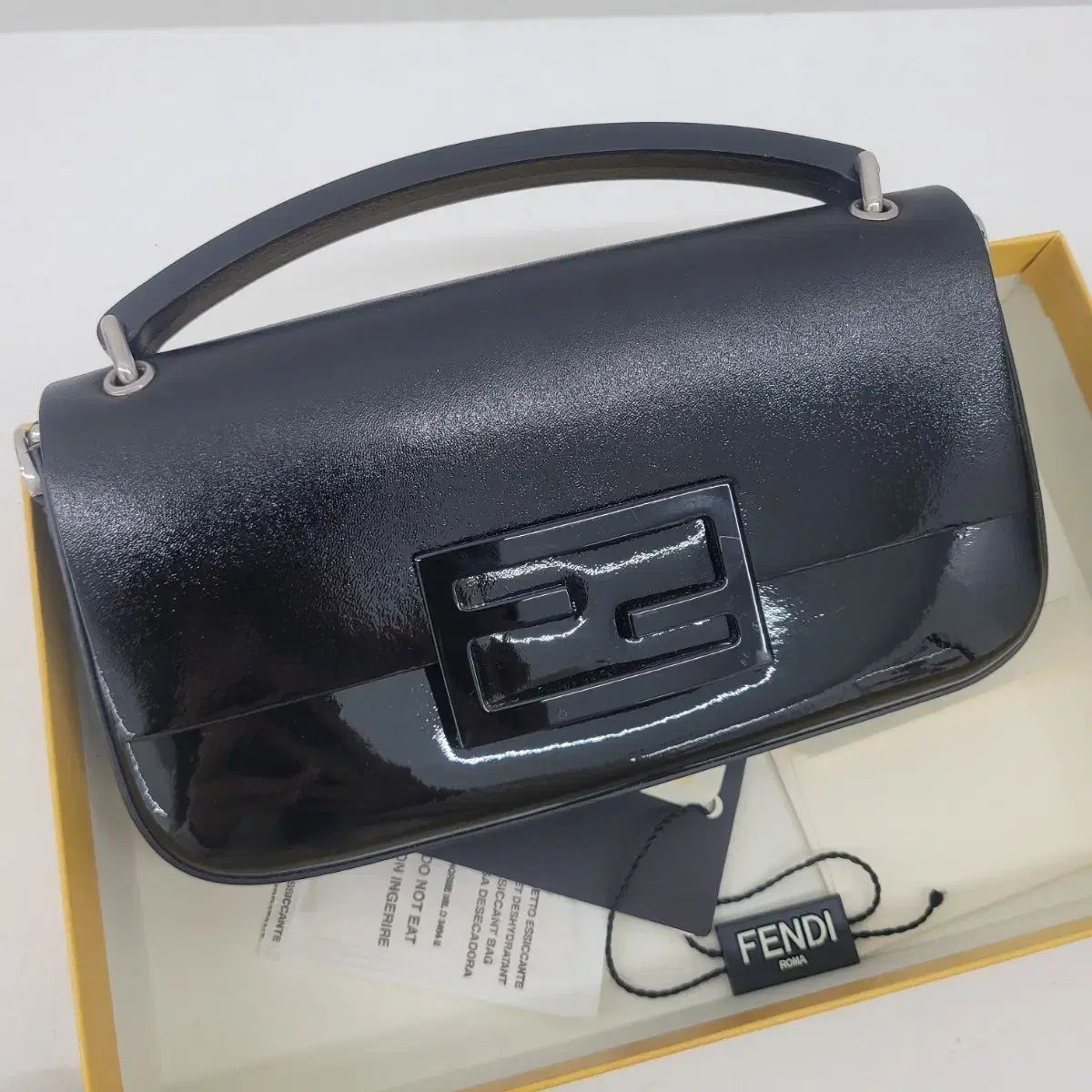 FENDI フェンディ ブラック バゲットホールダーバッグ